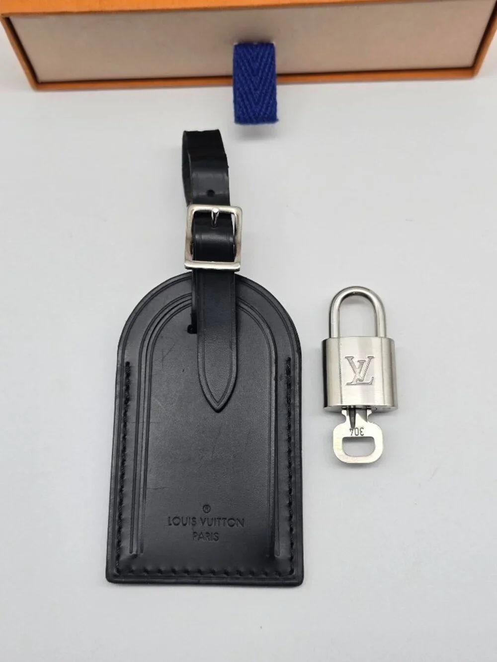 Authentic Louis Vuitton Black Luggage Tag Silver LV Padlock Key & Box